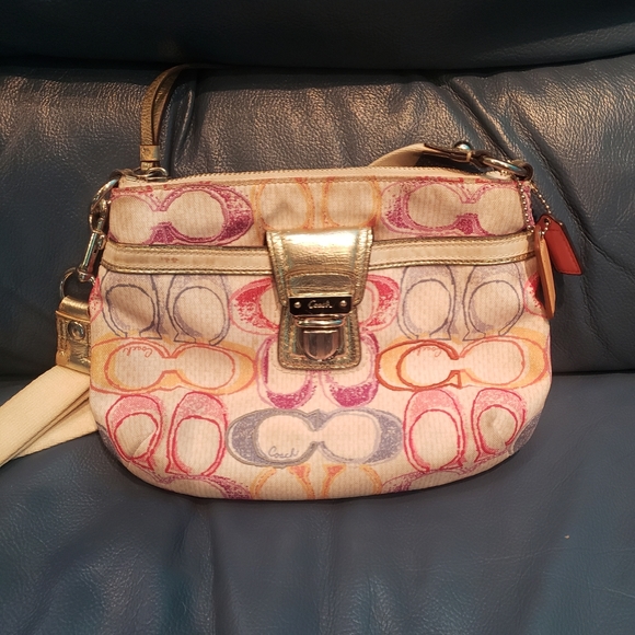 Coach Handbags - Coach Authenticate crossbody purse!
